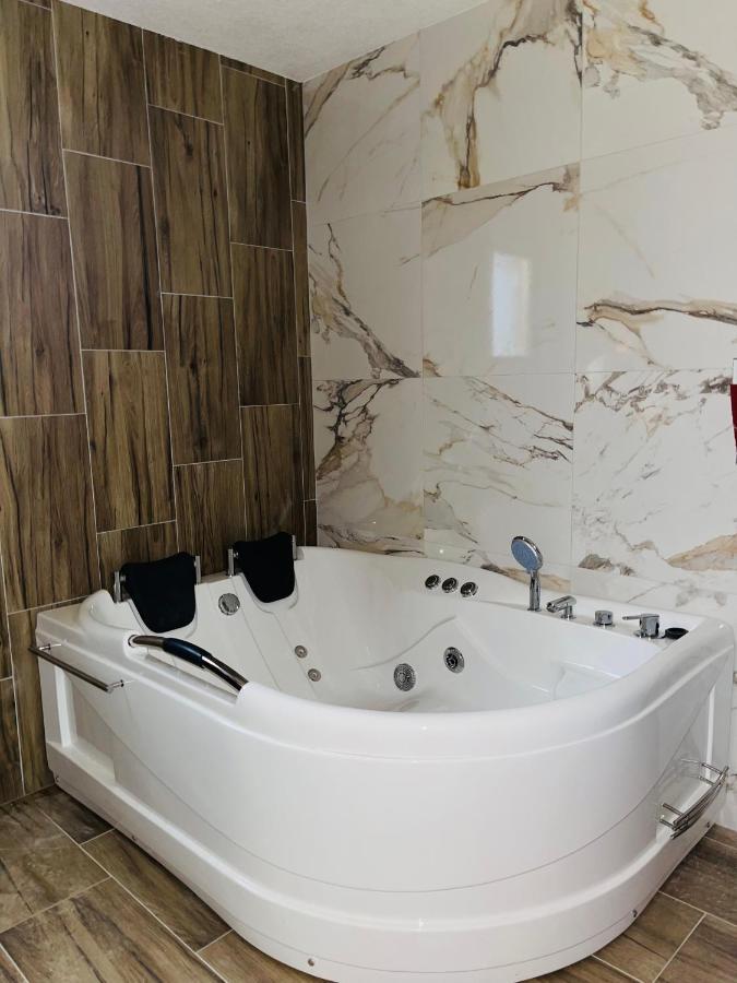 Chalet Montenegrina With Jacuzzi Kolašin Zewnętrze zdjęcie